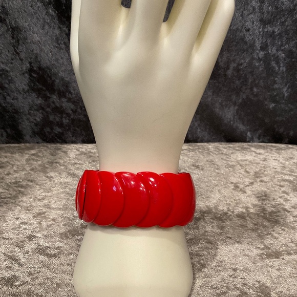 Vintage Red Fish Scale Stretch Bangle Bracelet - Picture 1 of 3